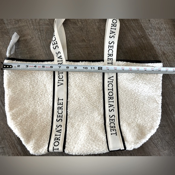 NWT Victoria Secret Fleece Tote Bag - Picture 5 of 8